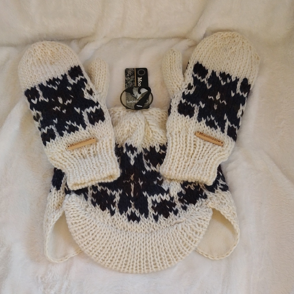 NWT MoonShadow Wool Cap And Gloves Set
